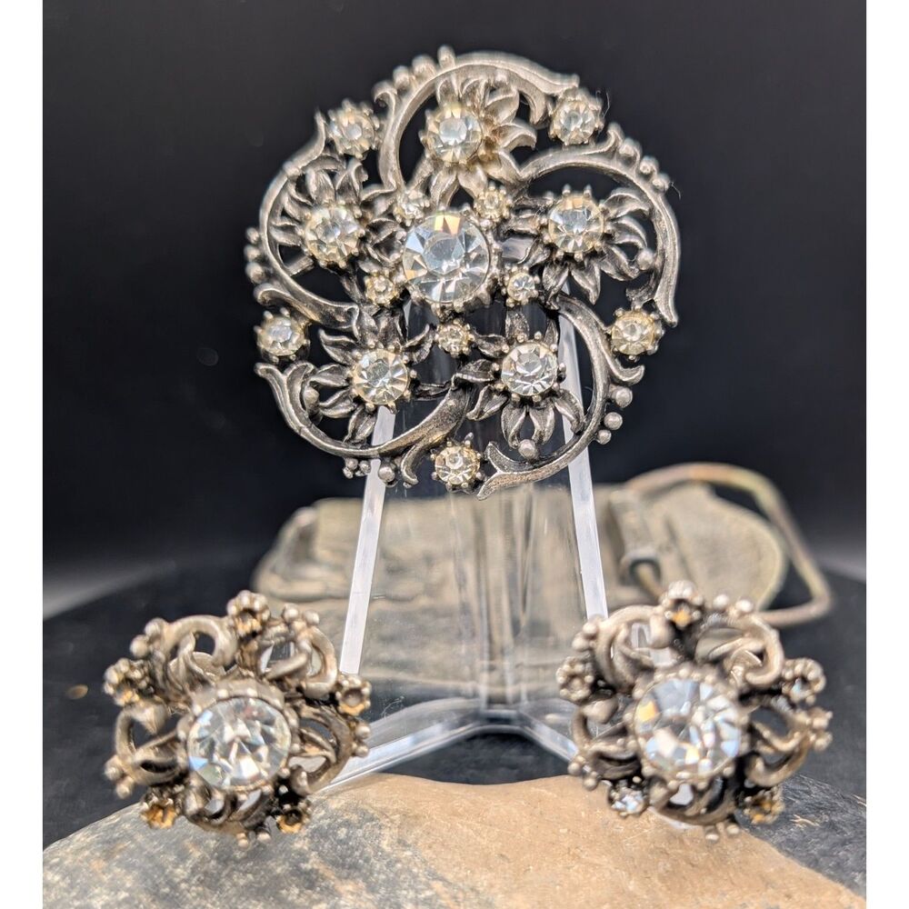 Coro Brooch & Screwback Earrings Set – Vintage Rhinestone Floral Design